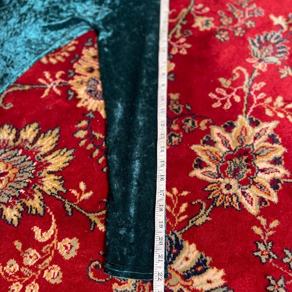 La Fête Emerald Velvet Dress - Picture 10 of 11